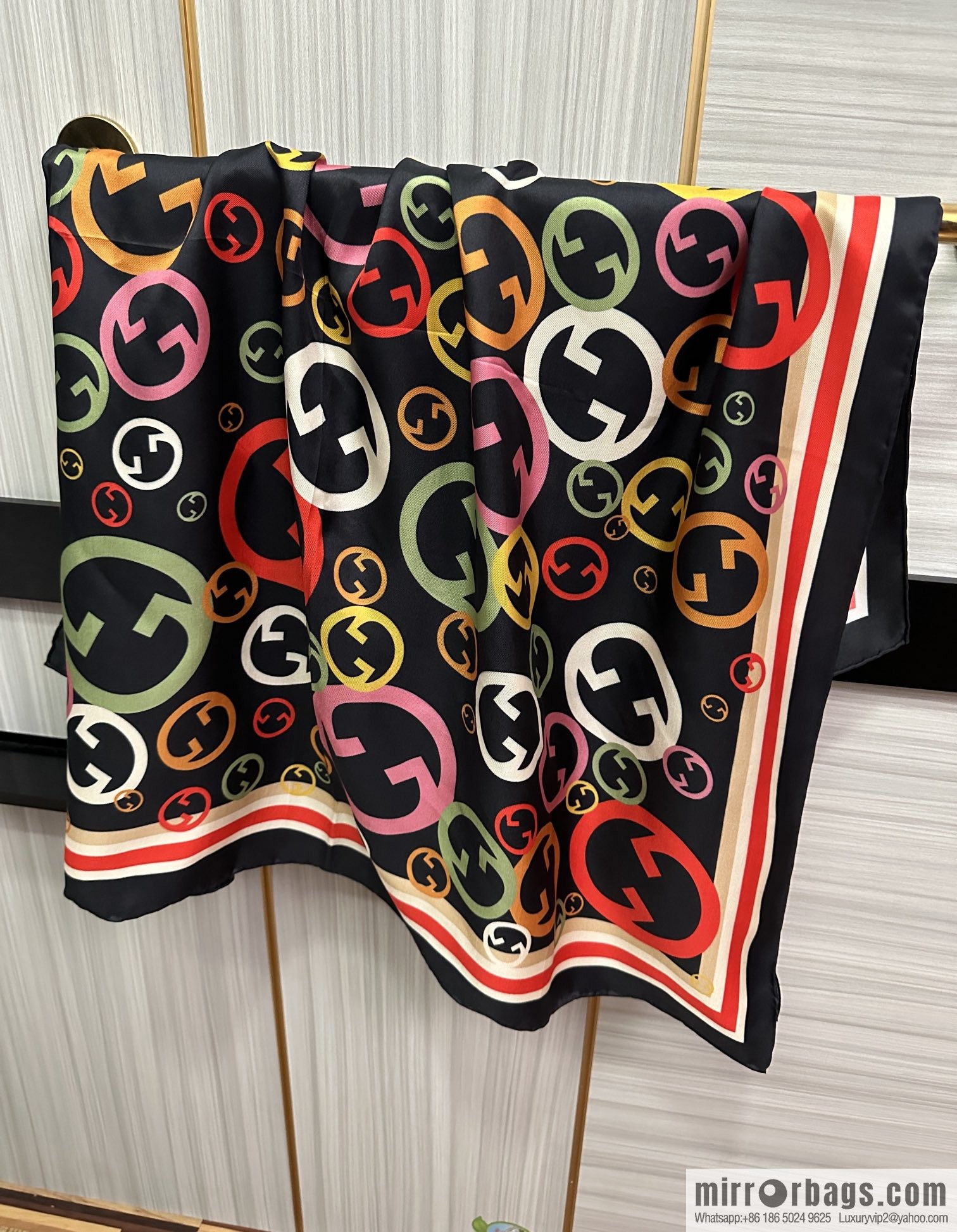 GUCCI Gucci 100% Top Twill Silk Scarf