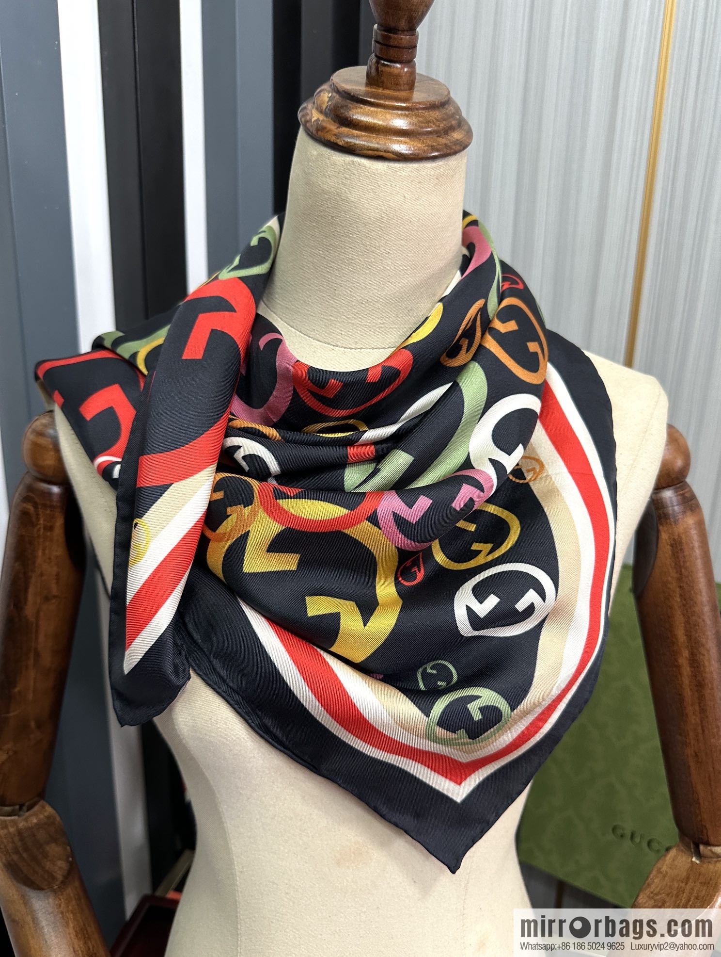 GUCCI Gucci 100% Top Twill Silk Scarf