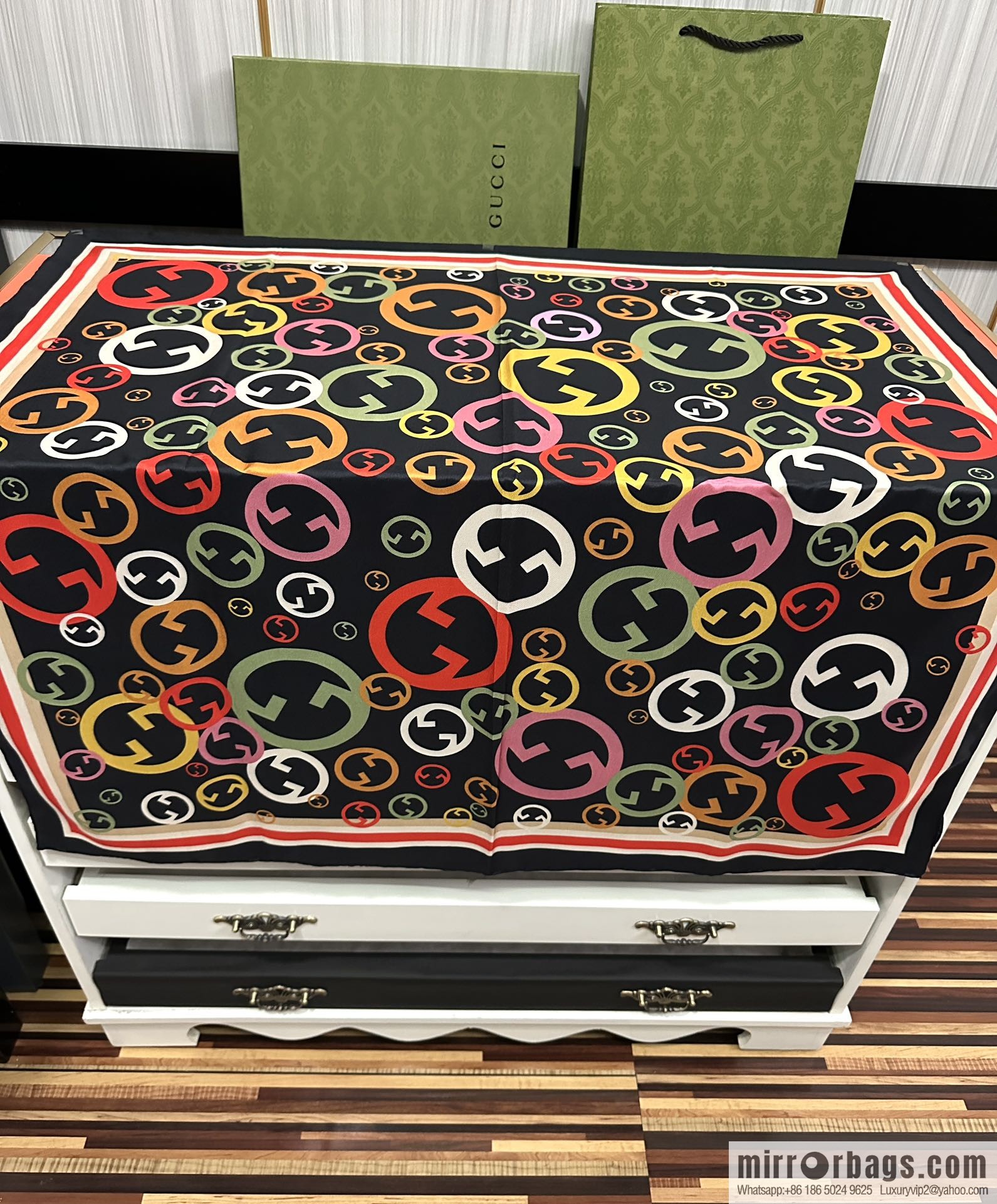 GUCCI Gucci 100% Top Twill Silk Scarf