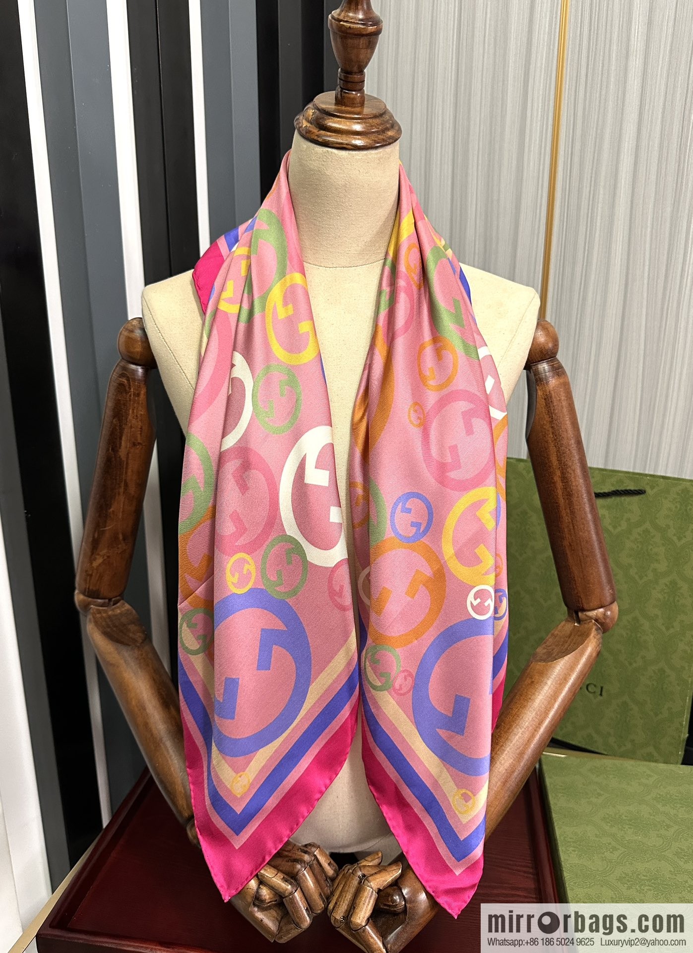 GUCCI Gucci 100% Top Twill Silk Scarf