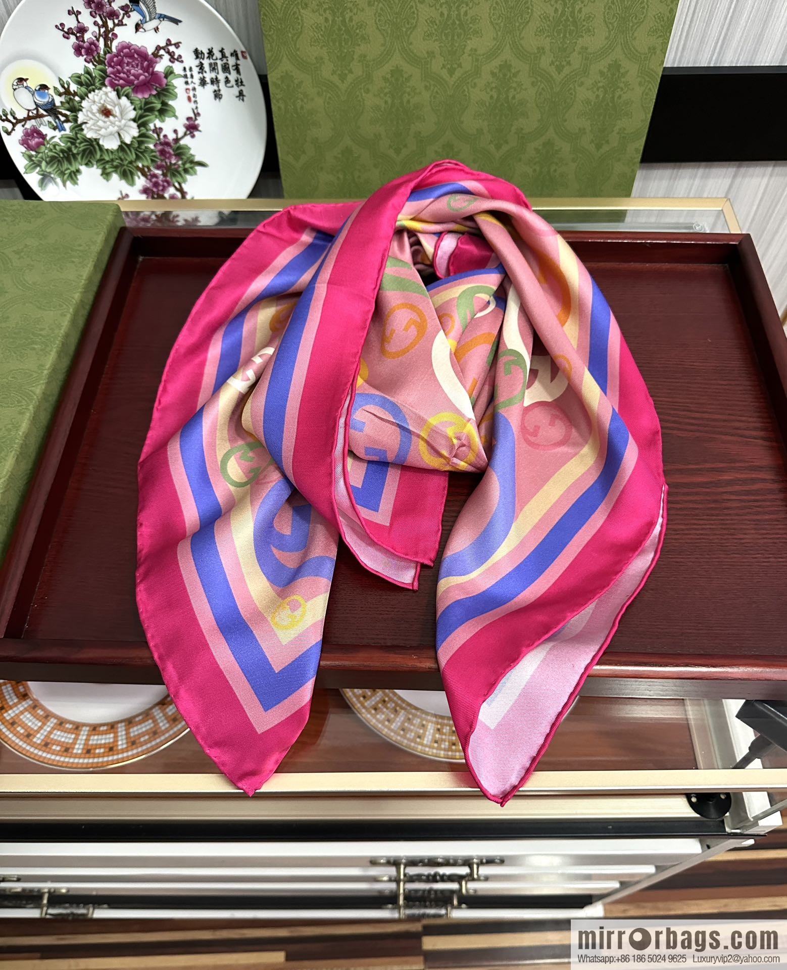 GUCCI Gucci 100% Top Twill Silk Scarf