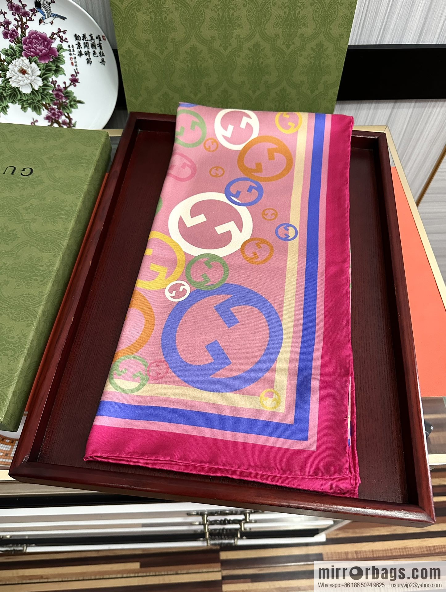 GUCCI Gucci 100% Top Twill Silk Scarf