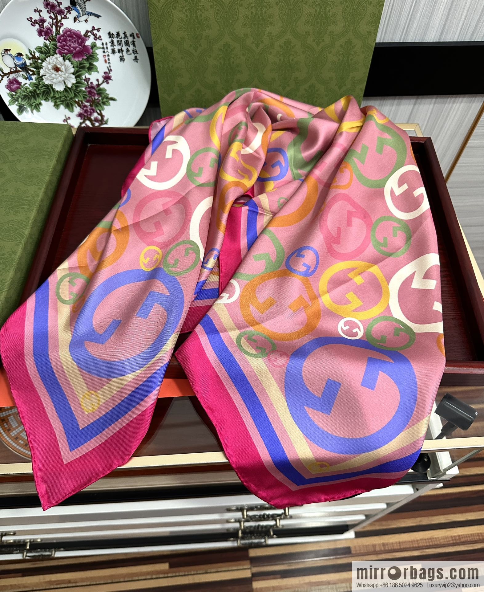 GUCCI Gucci 100% Top Twill Silk Scarf