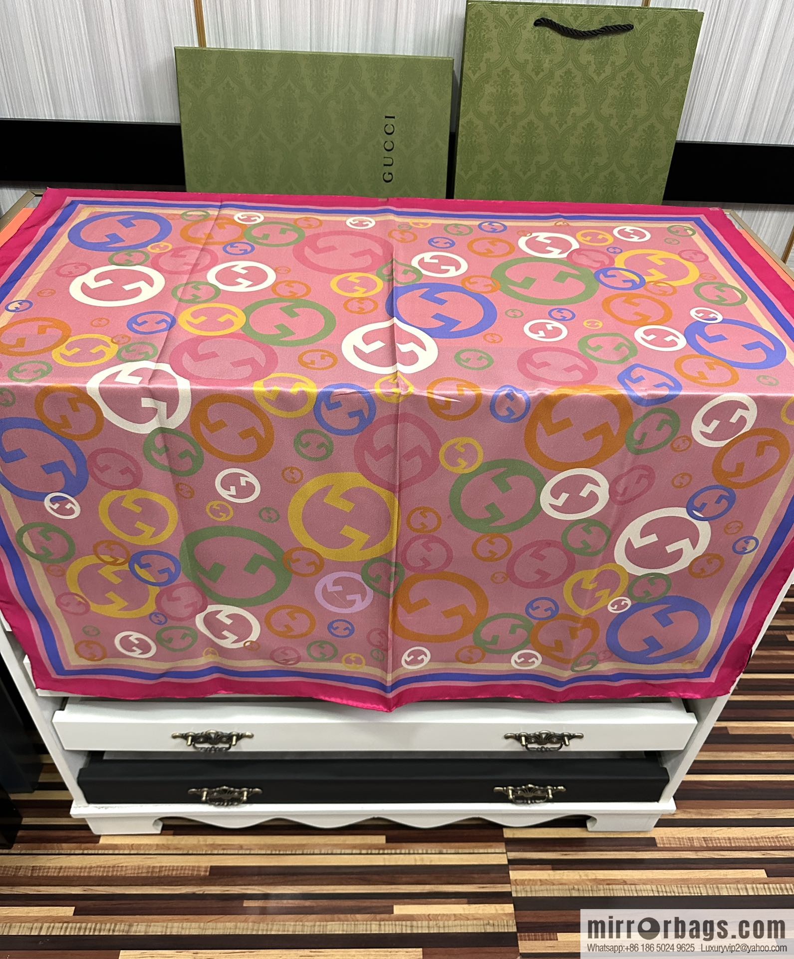 GUCCI Gucci 100% Top Twill Silk Scarf