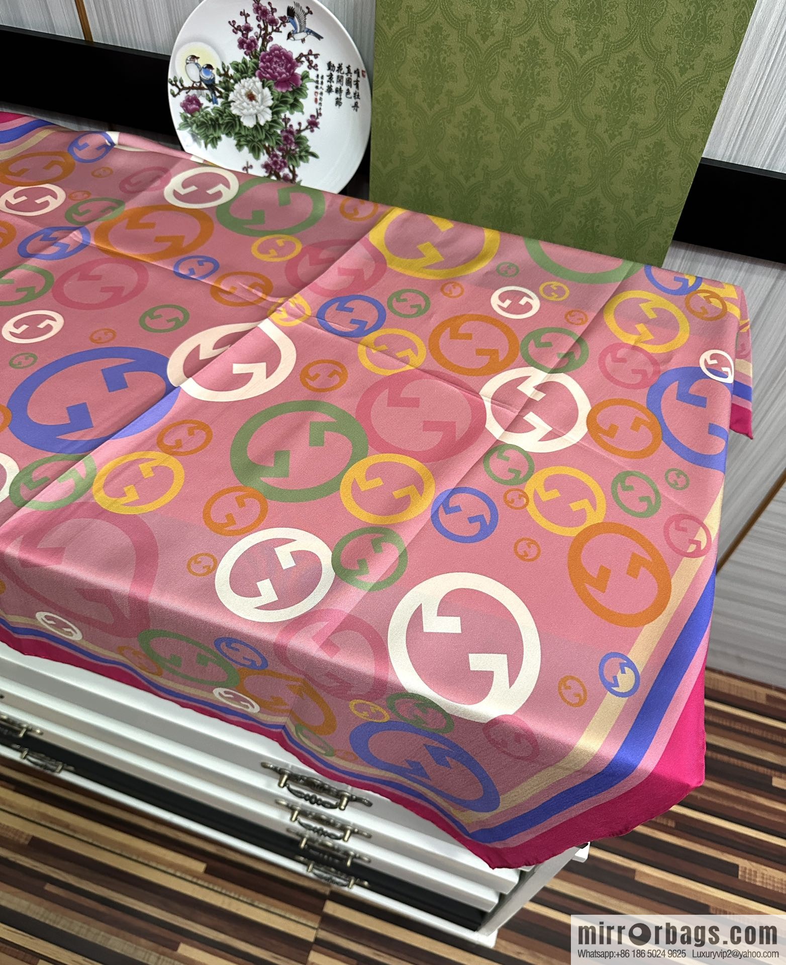 GUCCI Gucci 100% Top Twill Silk Scarf