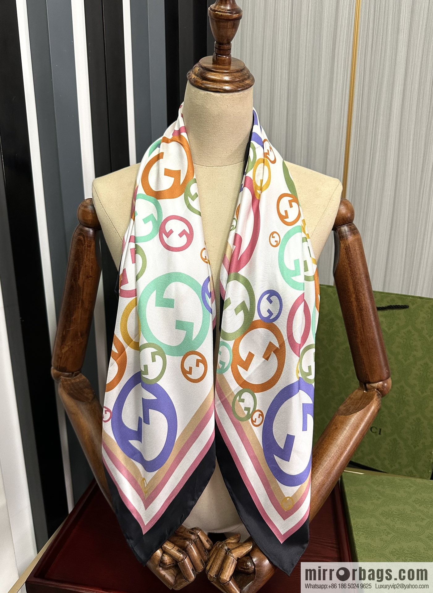 GUCCI Gucci 100% Top Twill Silk Scarf