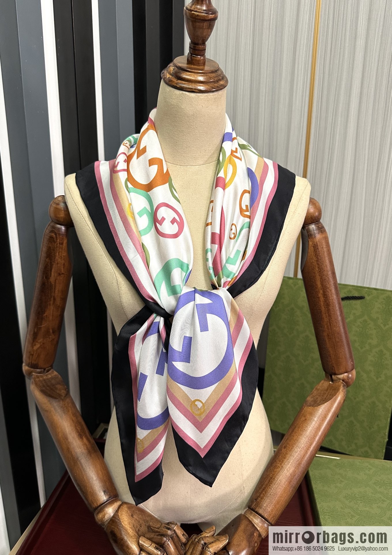 GUCCI Gucci 100% Top Twill Silk Scarf