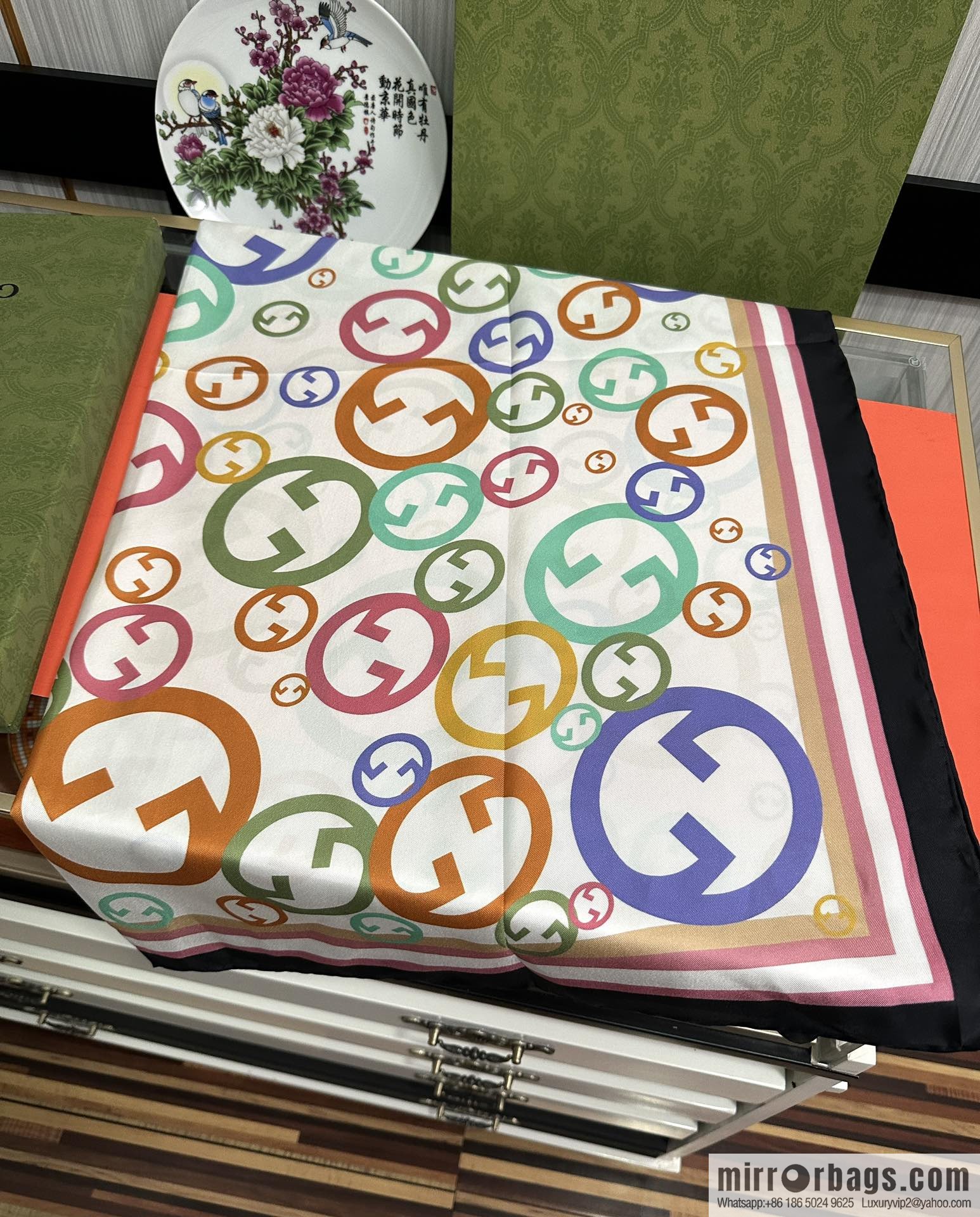 GUCCI Gucci 100% Top Twill Silk Scarf