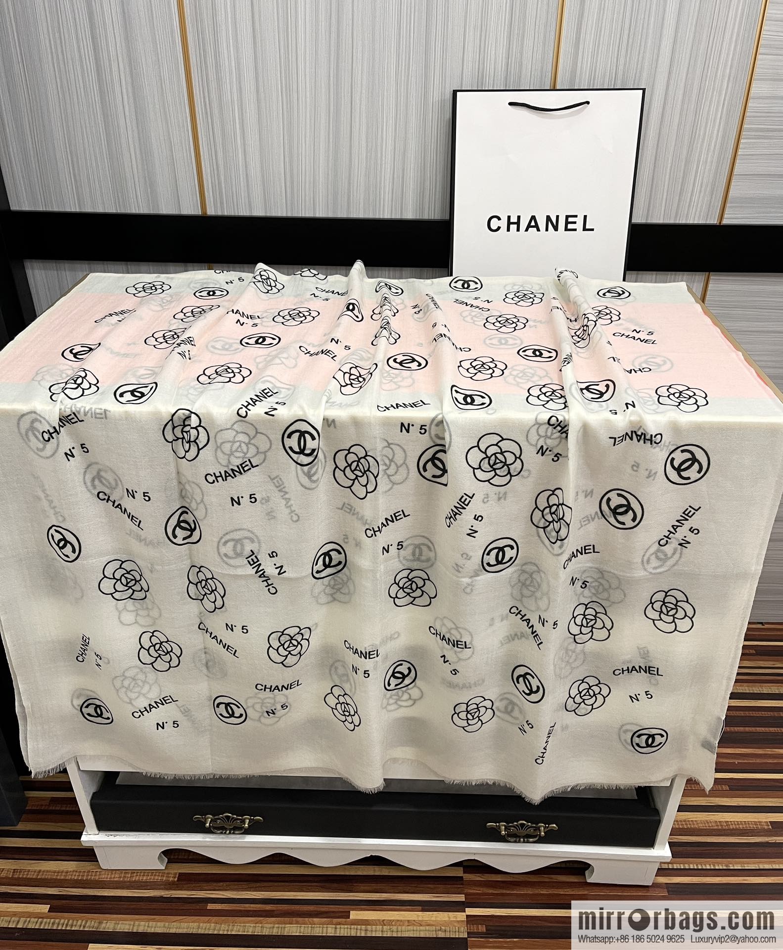 Chanel double c series 300 cashmere long towels