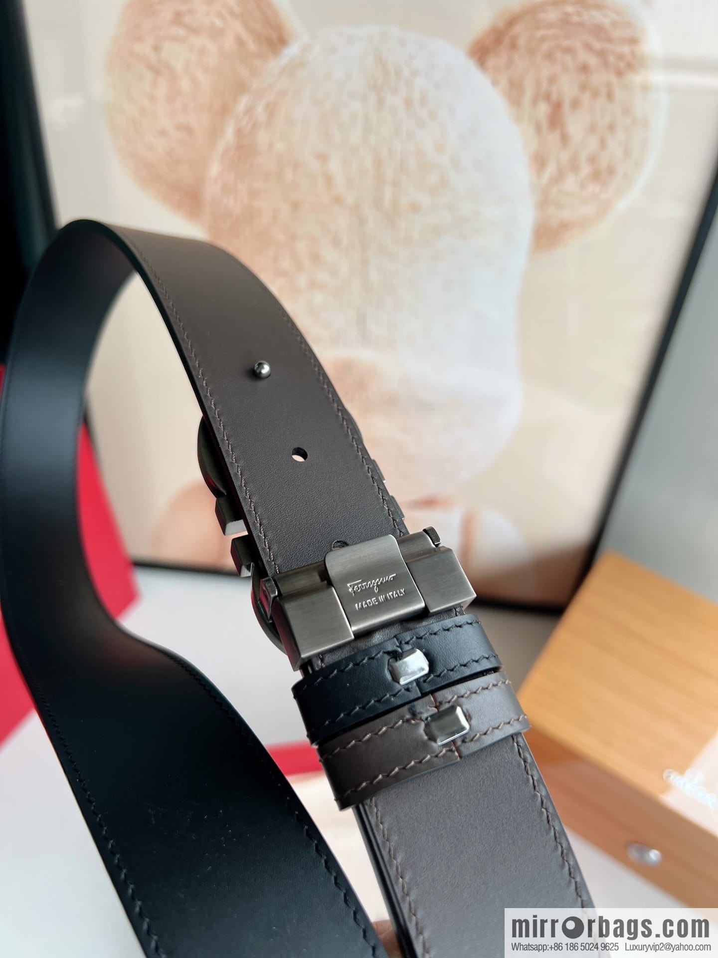 Ferragamo Men's Counter Match Metal Buckle, First Layer Cowhide Double-sided External Belt