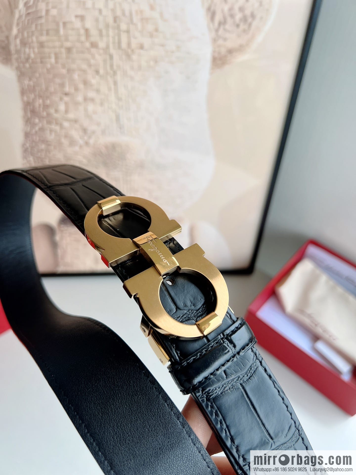 Ferragamo Ferragamo, stainless steel figure 8 metal buckle top layer cowhide alligator texture men's belt