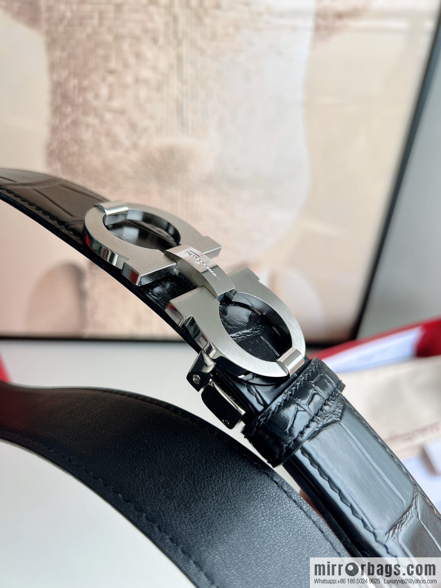 Ferragamo Ferragamo, stainless steel figure 8 metal buckle top layer cowhide alligator texture men's belt
