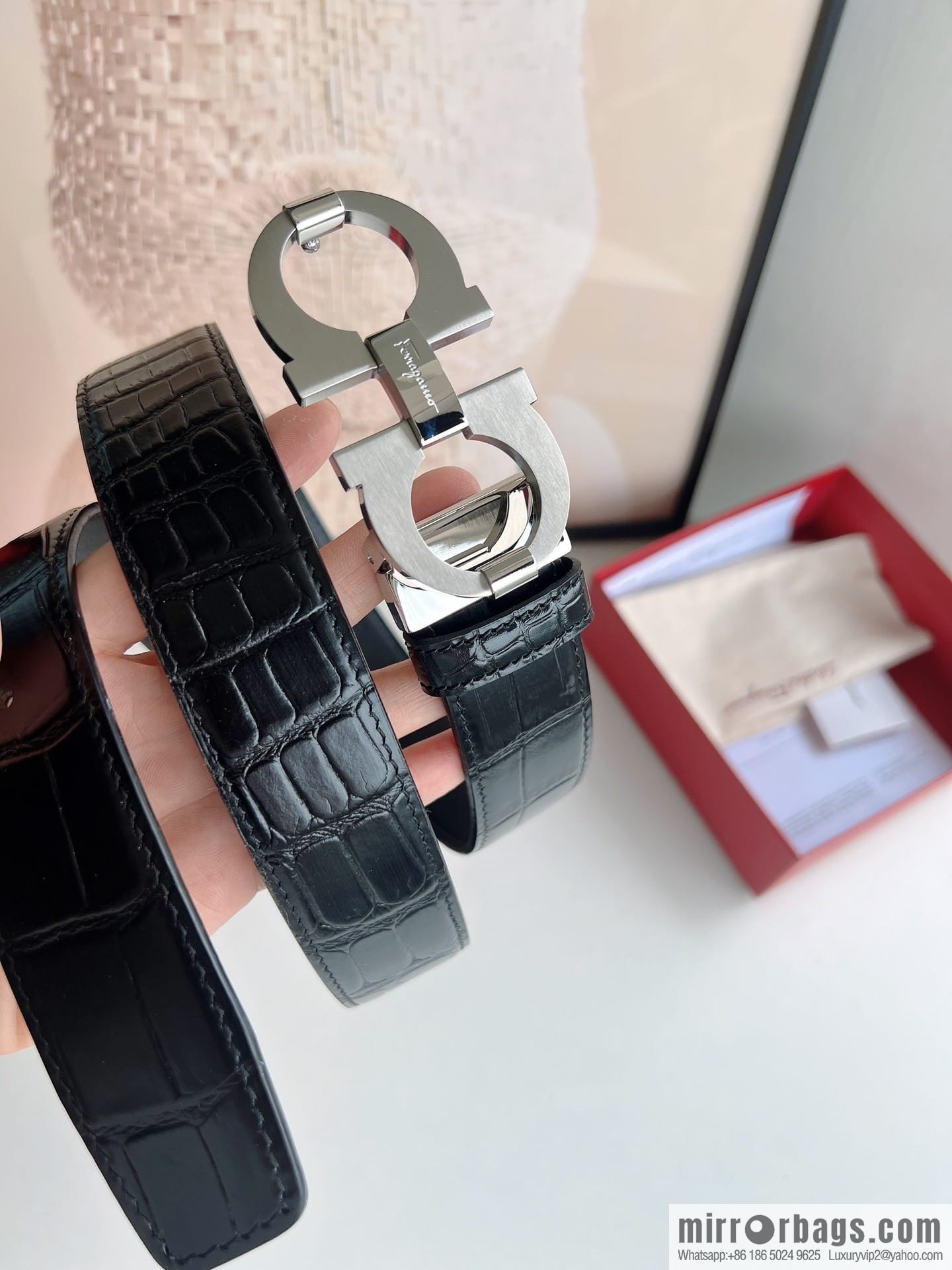 Ferragamo Ferragamo, stainless steel figure 8 metal buckle top layer cowhide alligator texture men's belt