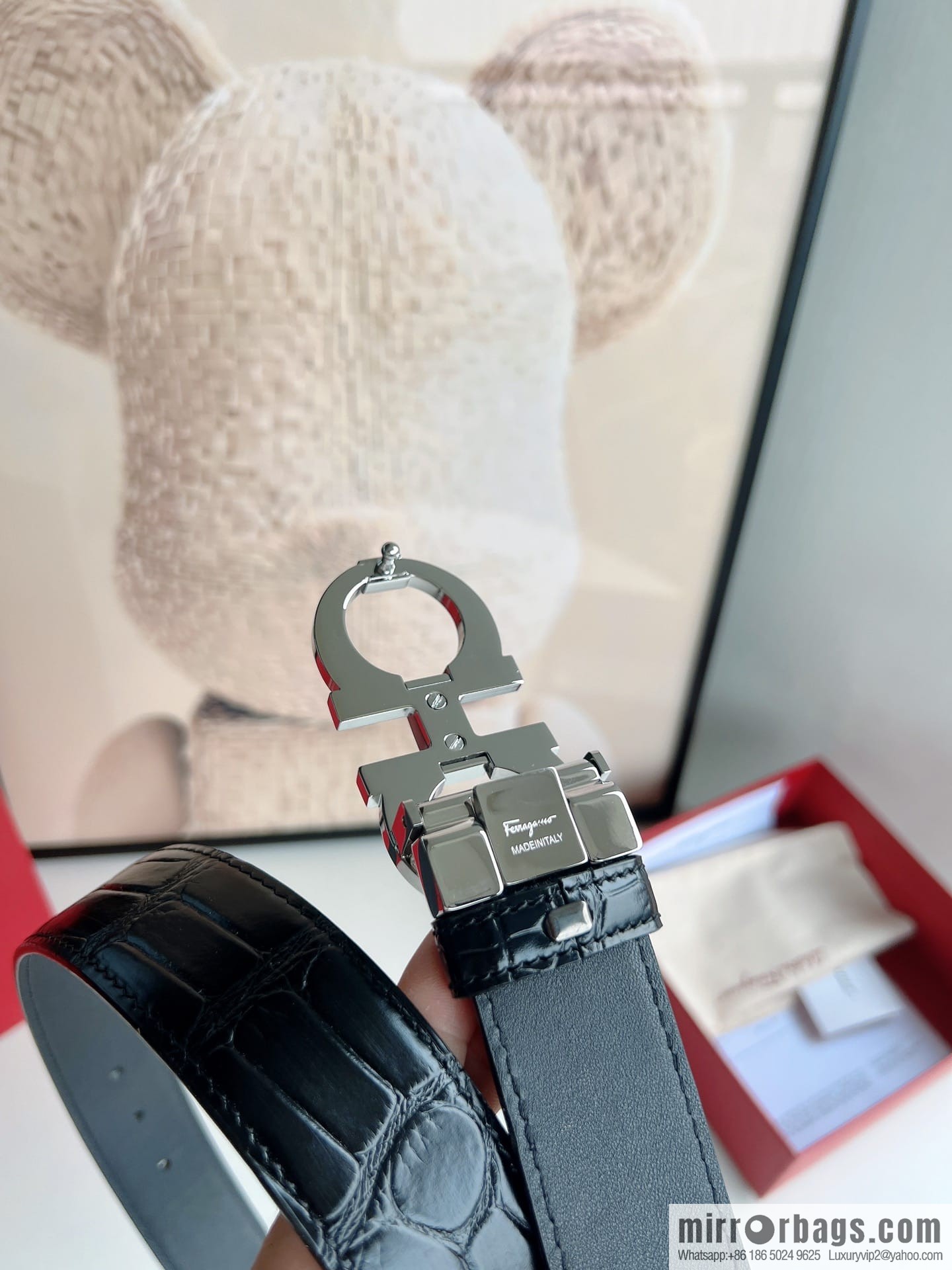 Ferragamo Ferragamo, stainless steel figure 8 metal buckle top layer cowhide alligator texture men's belt
