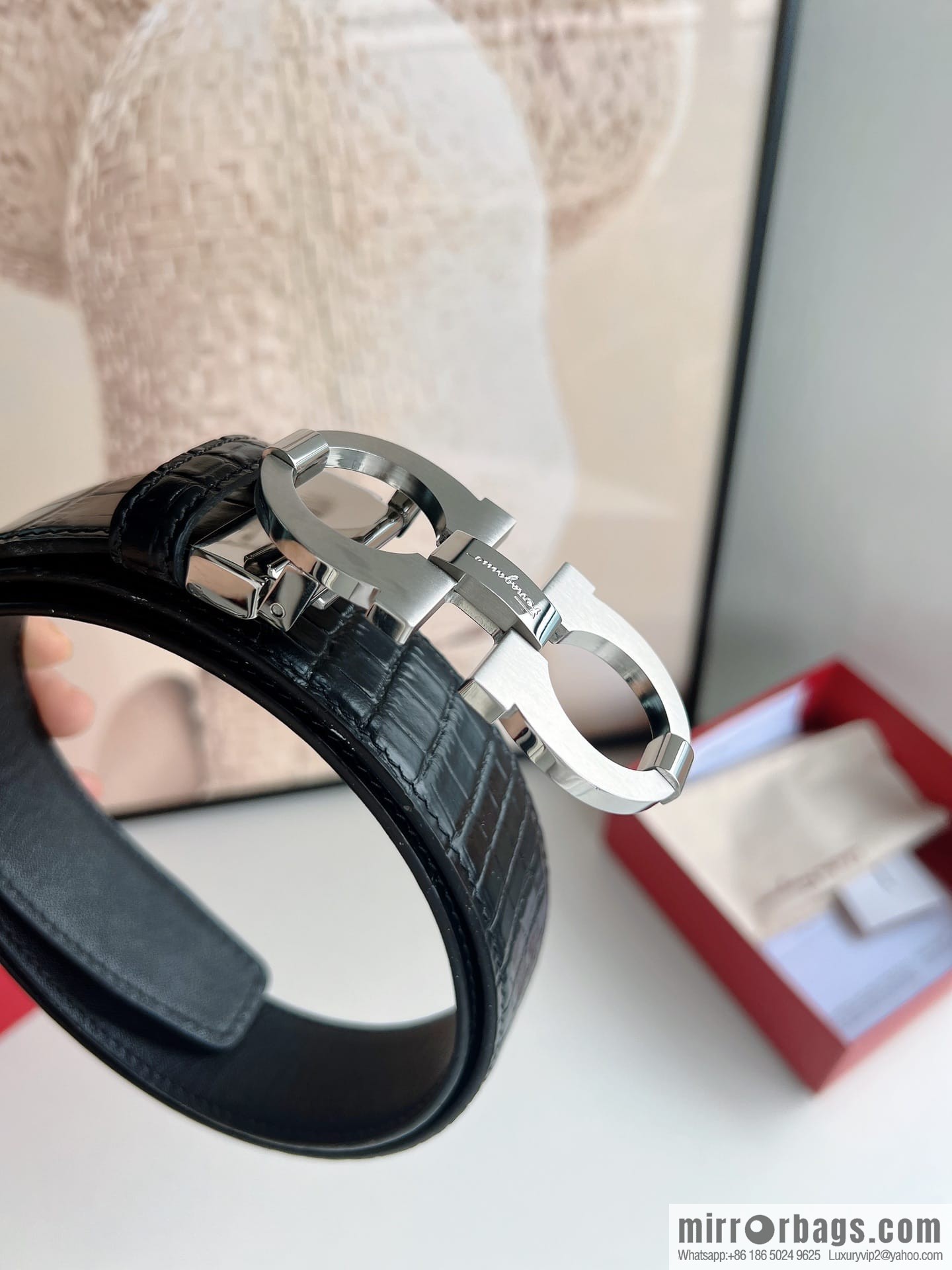 Ferragamo Ferragamo, stainless steel figure 8 metal buckle top layer cowhide alligator texture men's belt