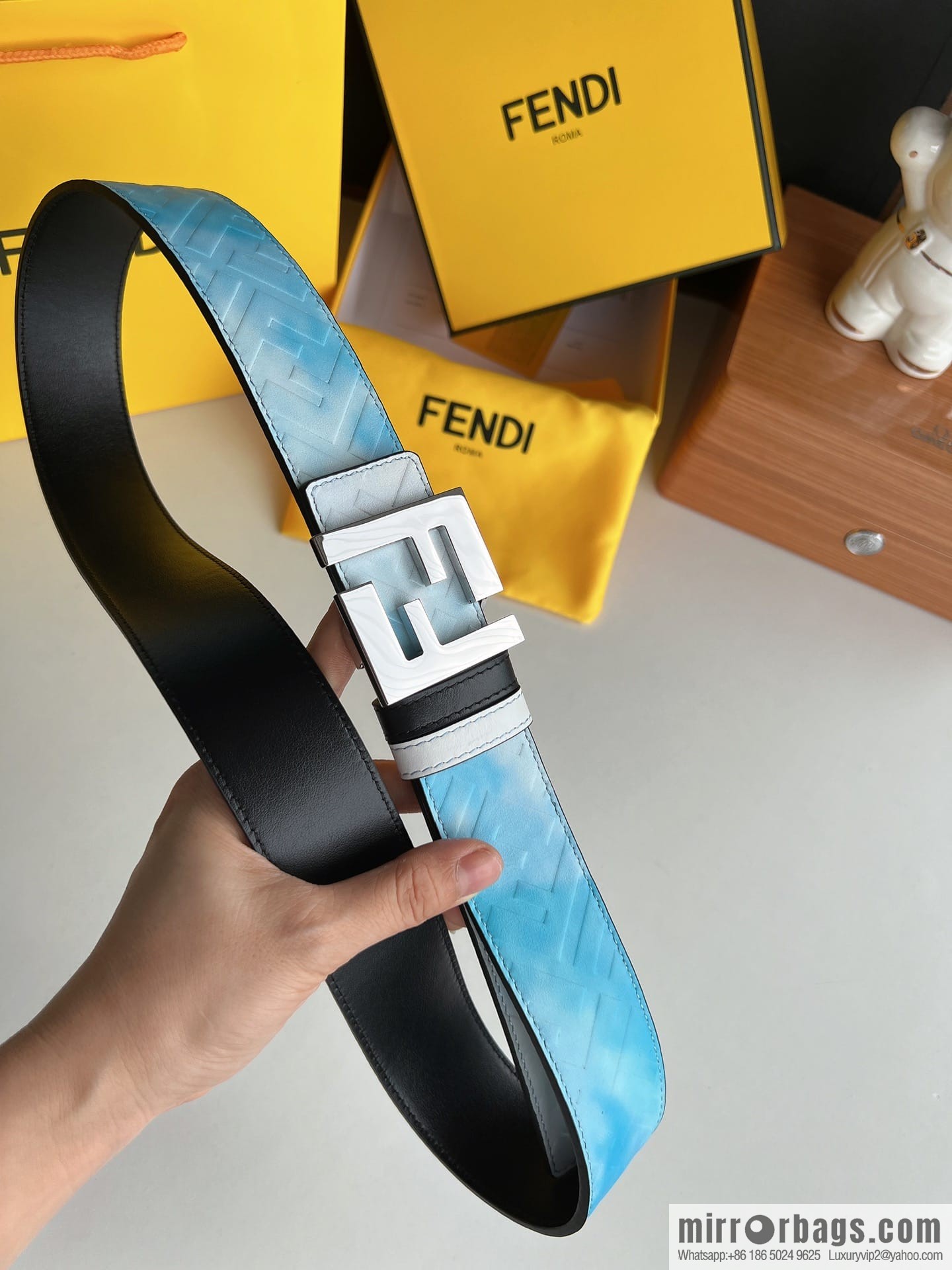 FENDI's latest extraordinary creative gradual change printing light blue double FF cowhide belt 4.0cm