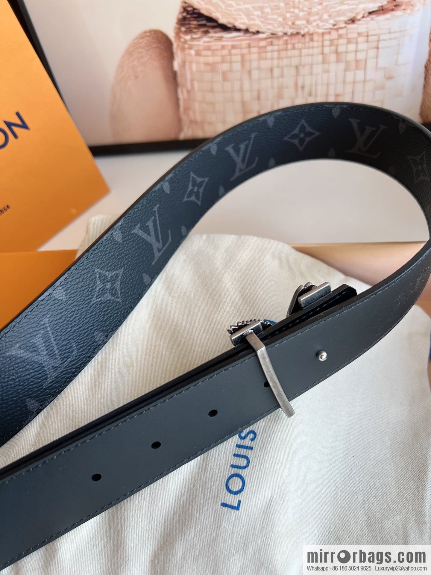 LV/Louis Vuitton, Classic Monogram Dove Double Sided Belt