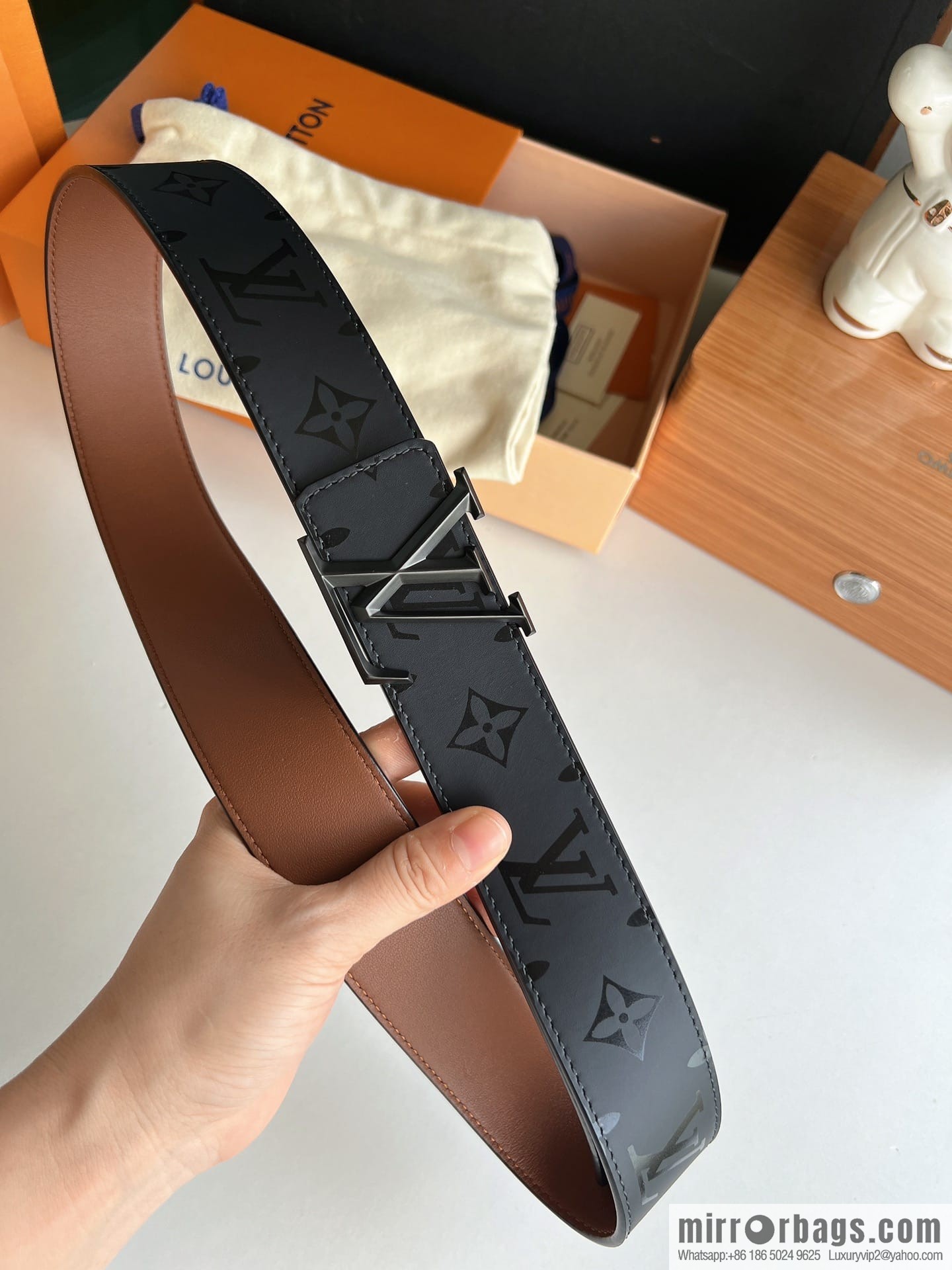 LV/Louis Vuitton, black flower men's double-sided PYRAMIDE calfskin brown belt