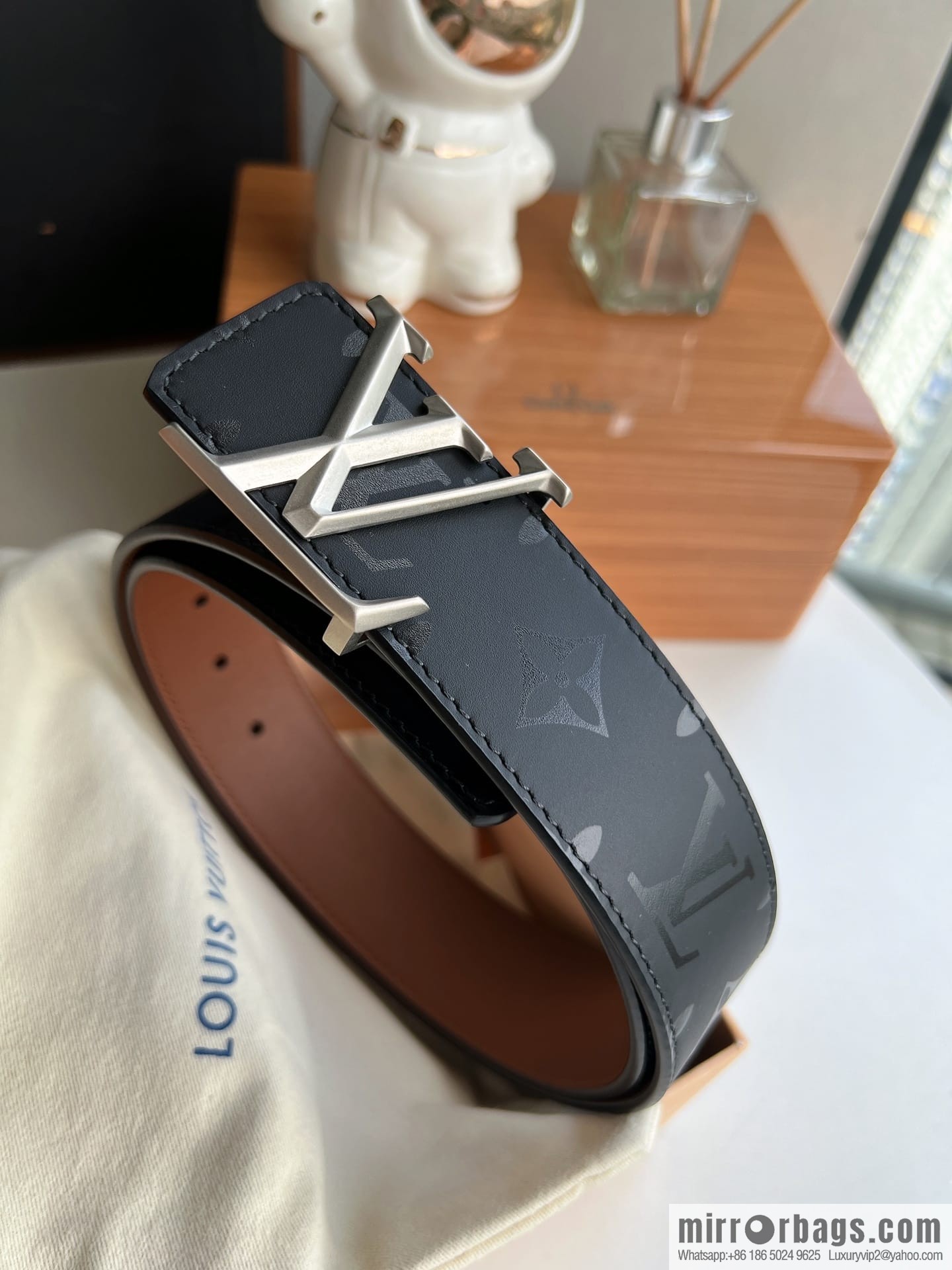 LV/Louis Vuitton, black flower men's double-sided PYRAMIDE calfskin brown belt