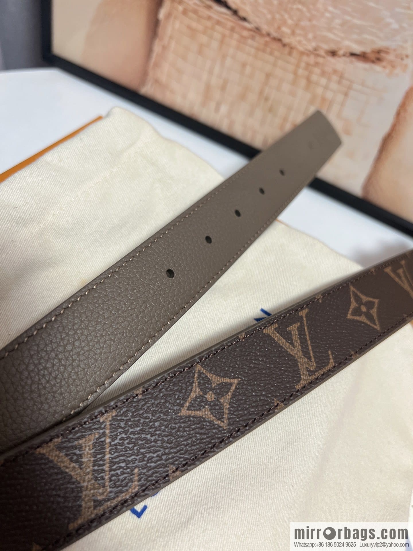 Louis Vuitton, women's double-sided belt 30mm