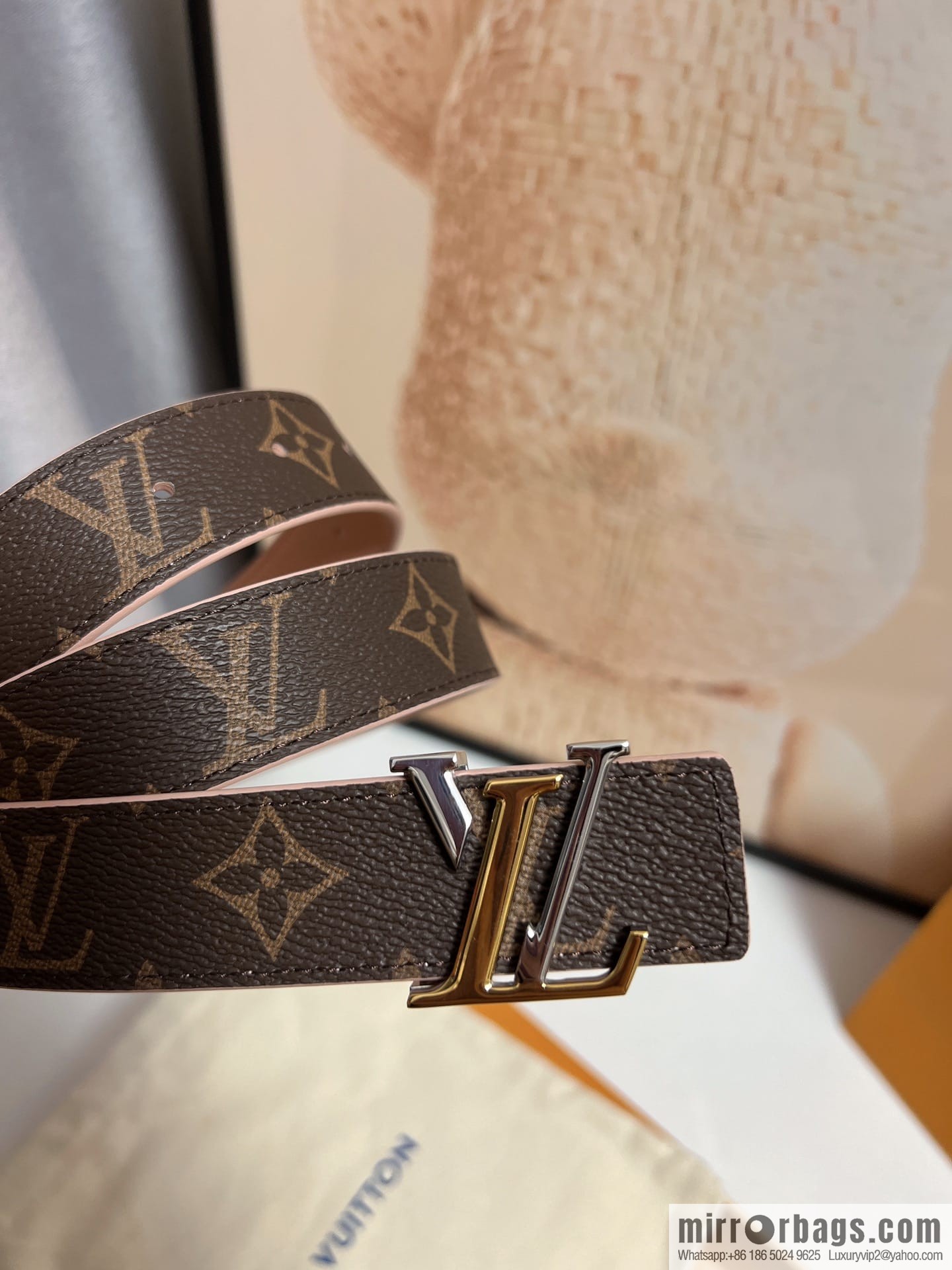 Louis Vuitton, women's double-sided belt 30mm