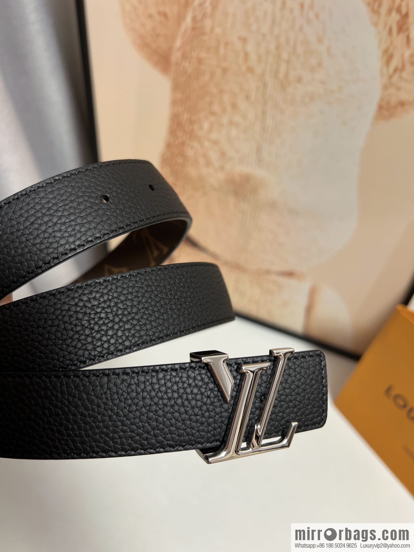 Louis Vuitton, women's double-sided belt 30mm