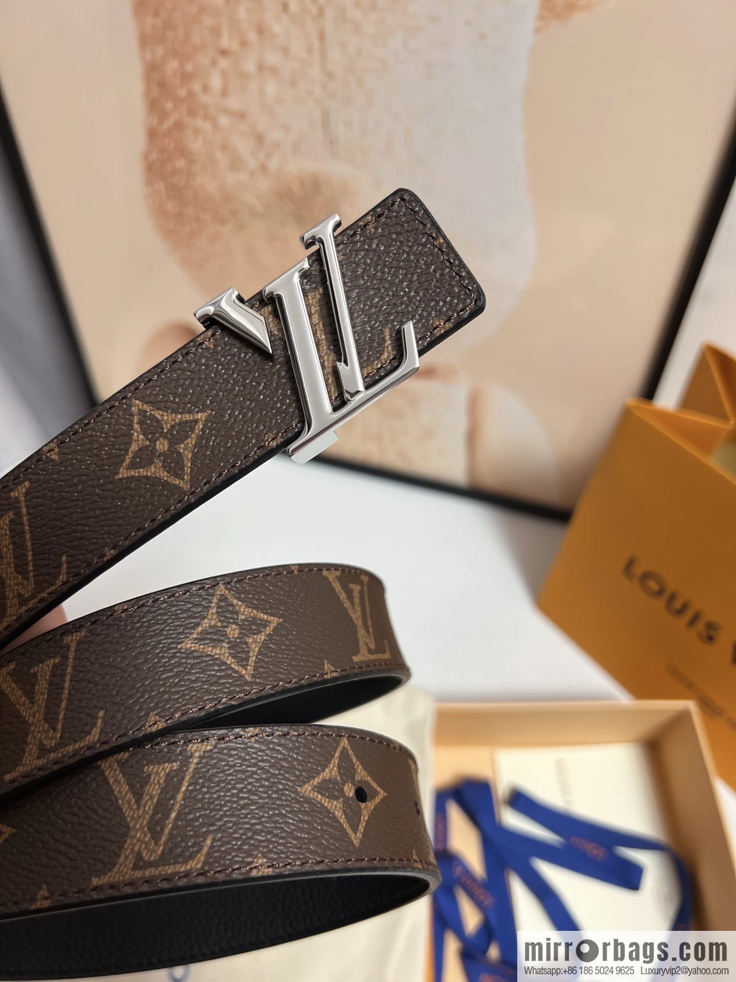 Louis Vuitton, women's double-sided belt 30mm
