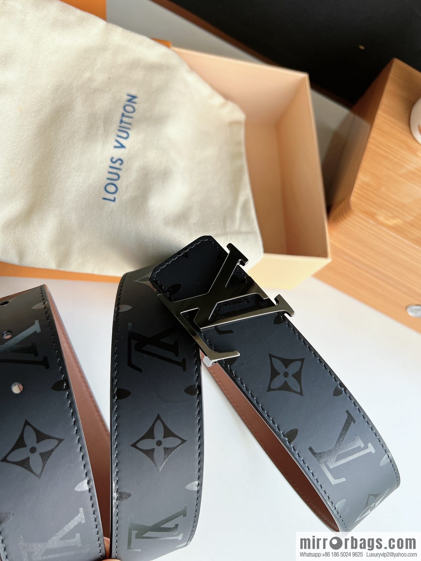 LV/Louis Vuitton, black flower men's double-sided PYRAMIDE calfskin brown belt