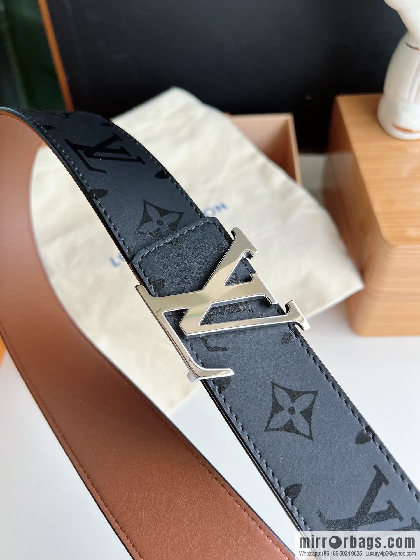 LV/Louis Vuitton, black flower men's double-sided PYRAMIDE calfskin brown belt