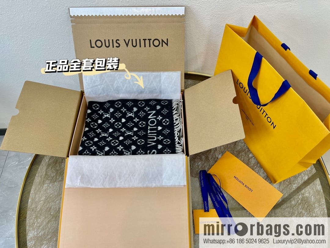 LV Louis Vuitton Game On Cashmere Scarf Mp2907