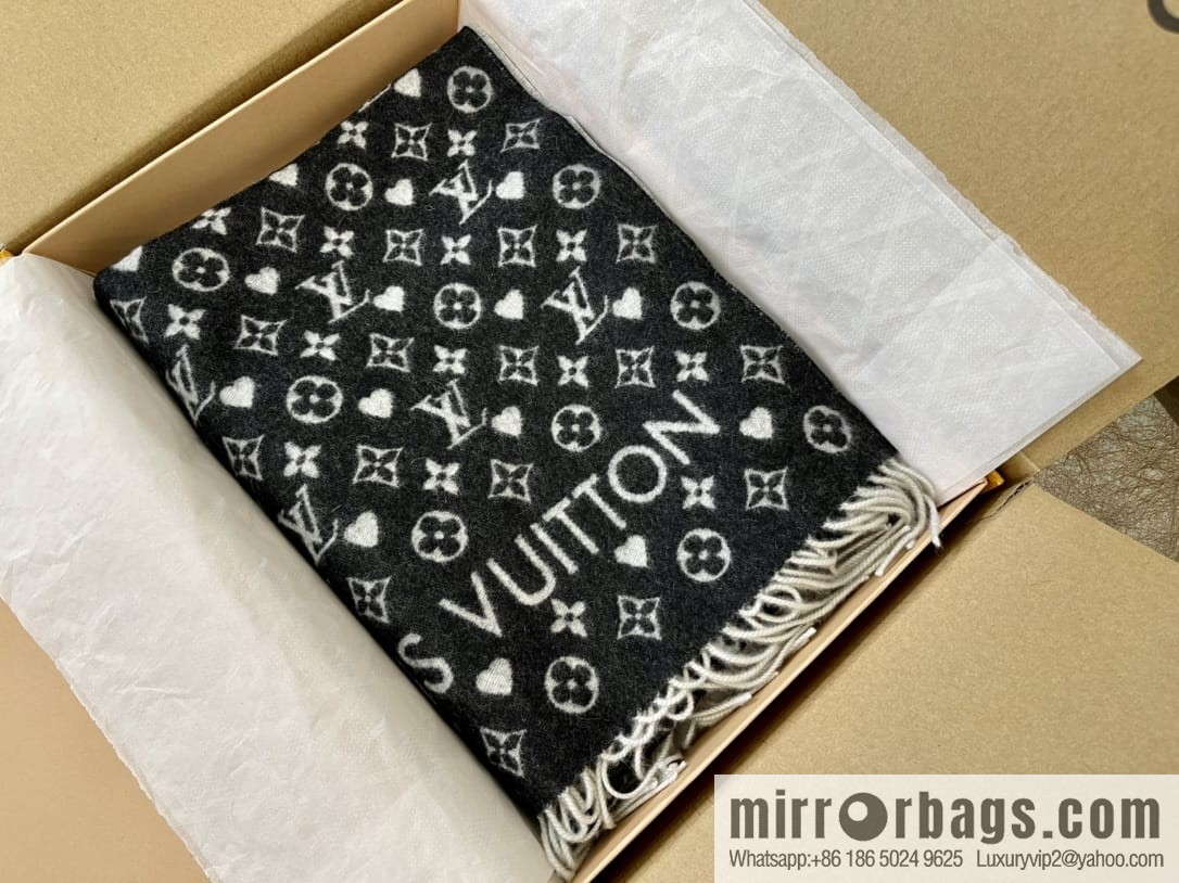 LV Louis Vuitton Game On Cashmere Scarf Mp2907