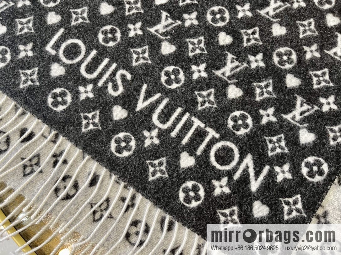 LV Louis Vuitton Game On Cashmere Scarf Mp2907