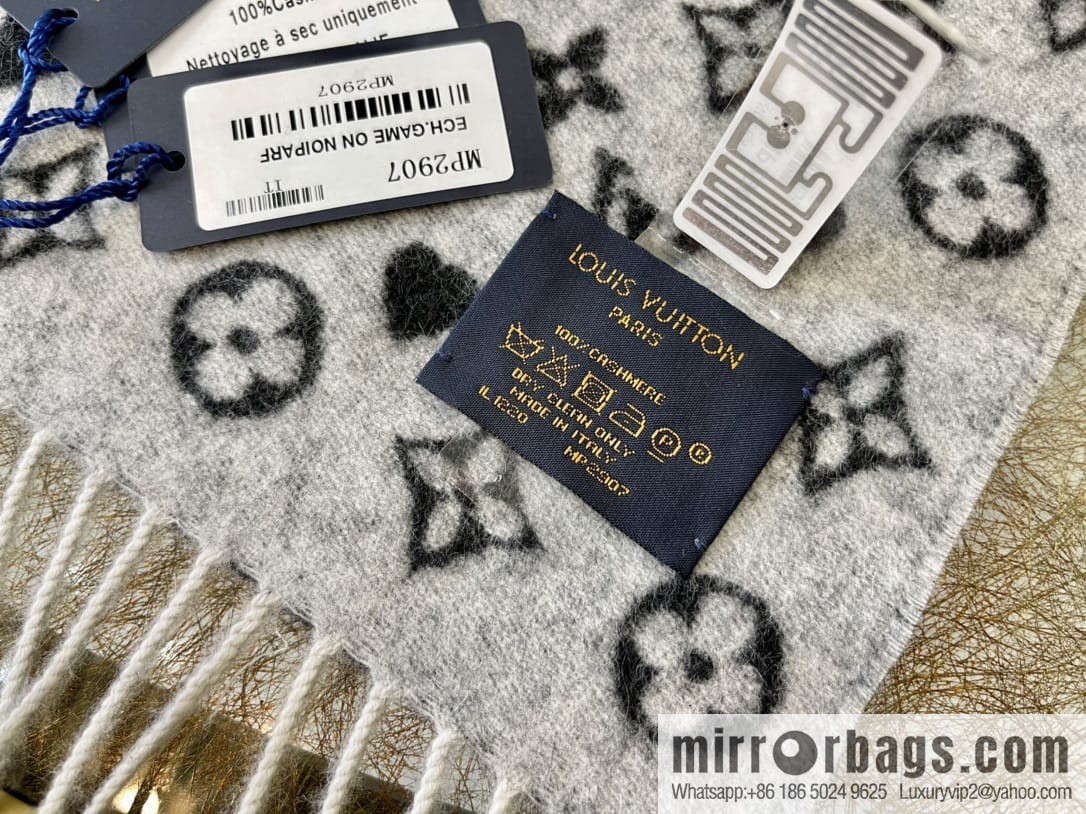 LV Louis Vuitton Game On Cashmere Scarf Mp2907