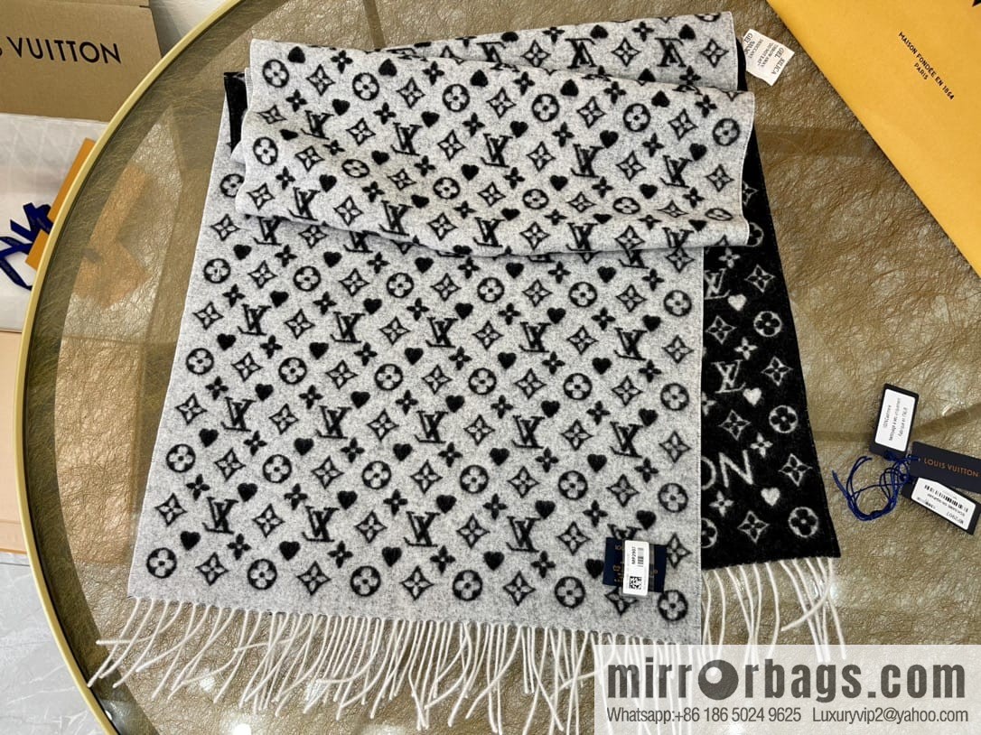 LV Louis Vuitton Game On Cashmere Scarf Mp2907