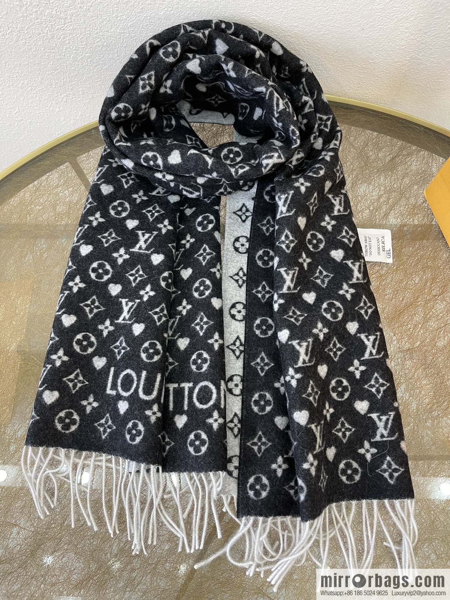 LV Louis Vuitton Game On Cashmere Scarf Mp2907