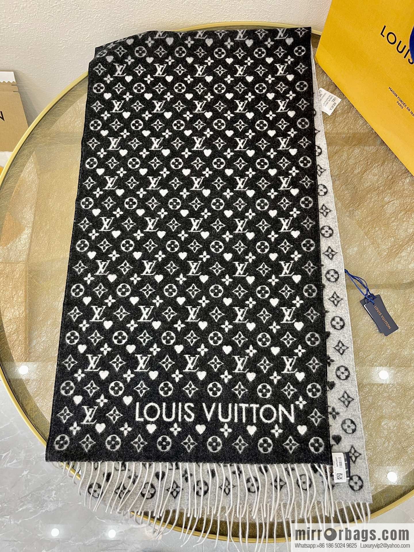 LV Louis Vuitton Game On Cashmere Scarf Mp2907