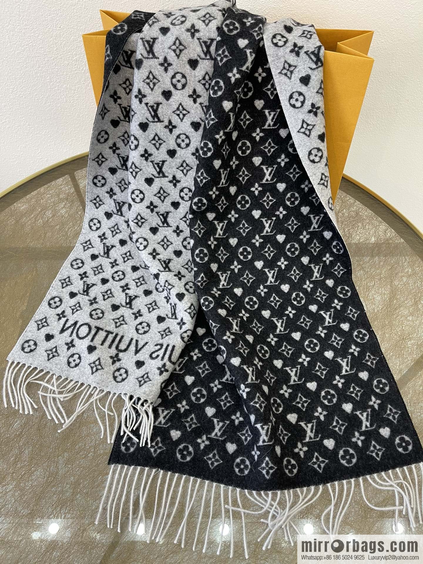 LV Louis Vuitton Game On Cashmere Scarf Mp2907