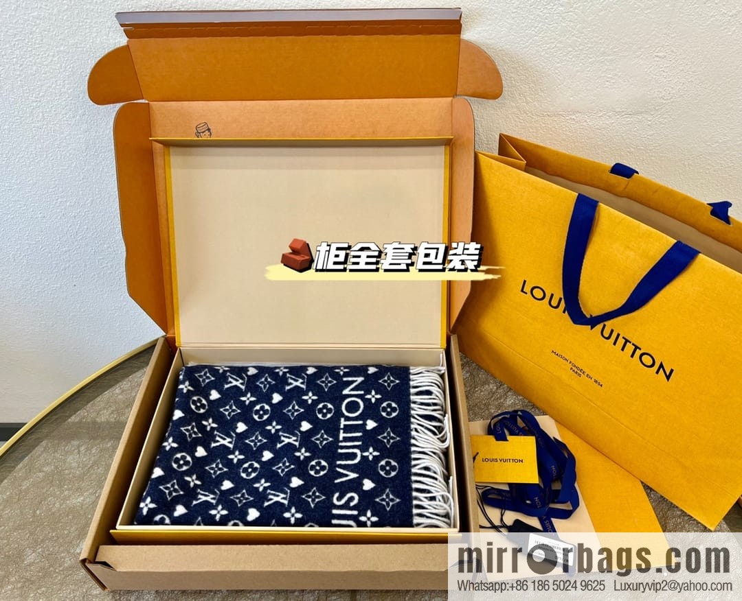 LV Louis Vuitton Game On Cashmere Scarf M77640