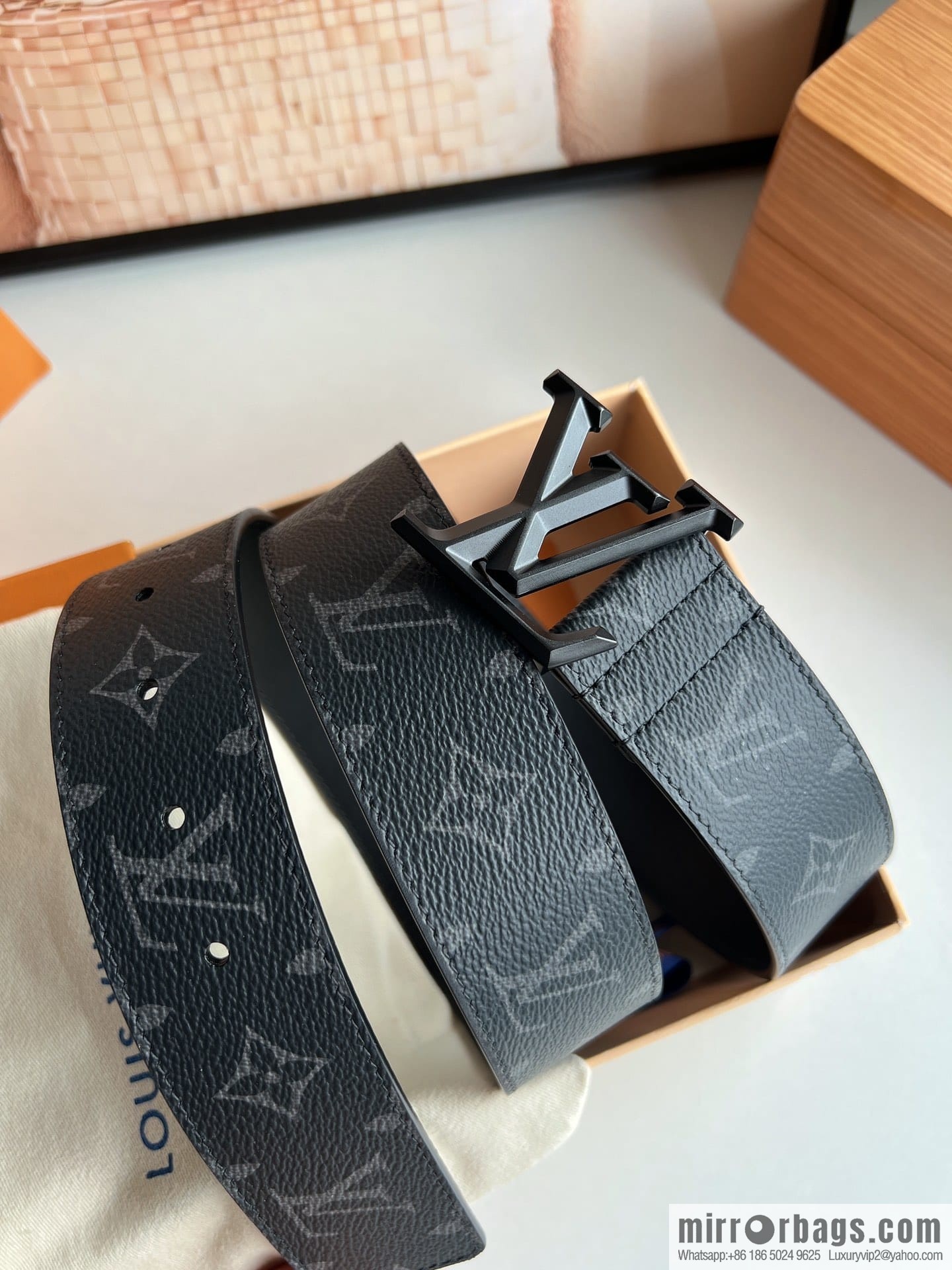 LV/Louis Vuitton LV PYRAMIDE 40 mm belt