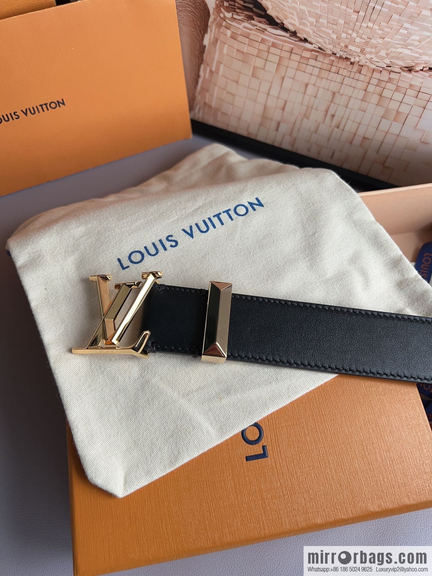 LV/Louis Vuitton, soft cowhide LV Pyramide belt
