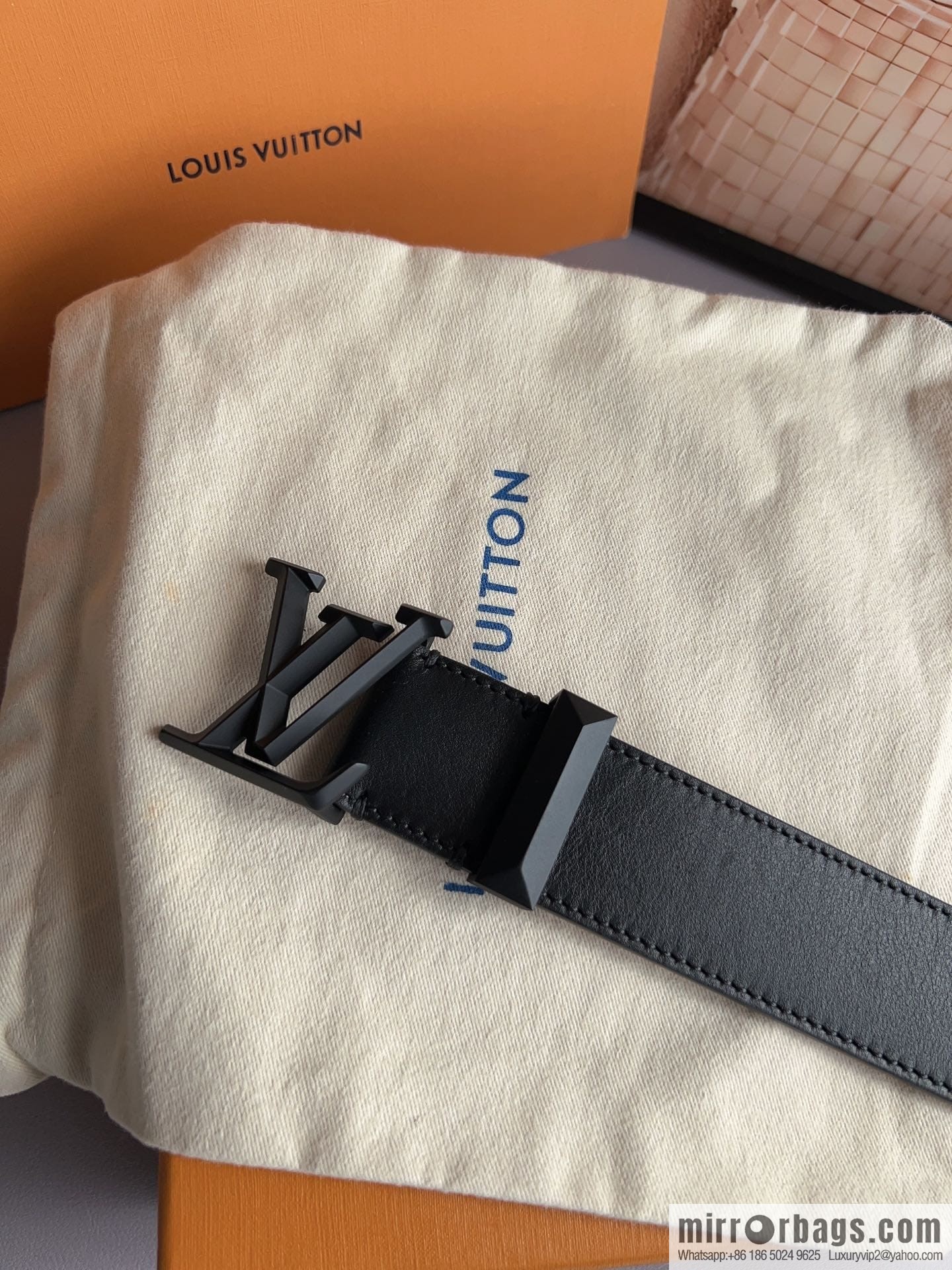 LV/Louis Vuitton, soft cowhide LV Pyramide belt