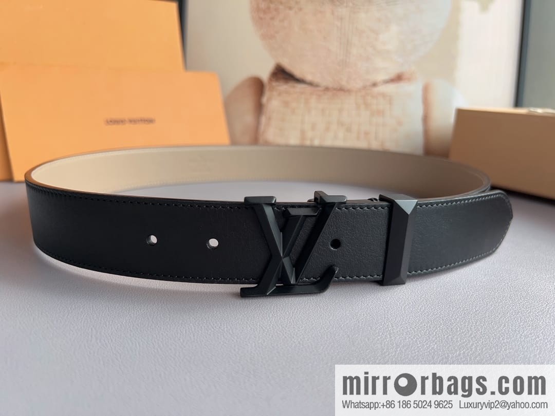LV/Louis Vuitton, soft cowhide LV Pyramide belt