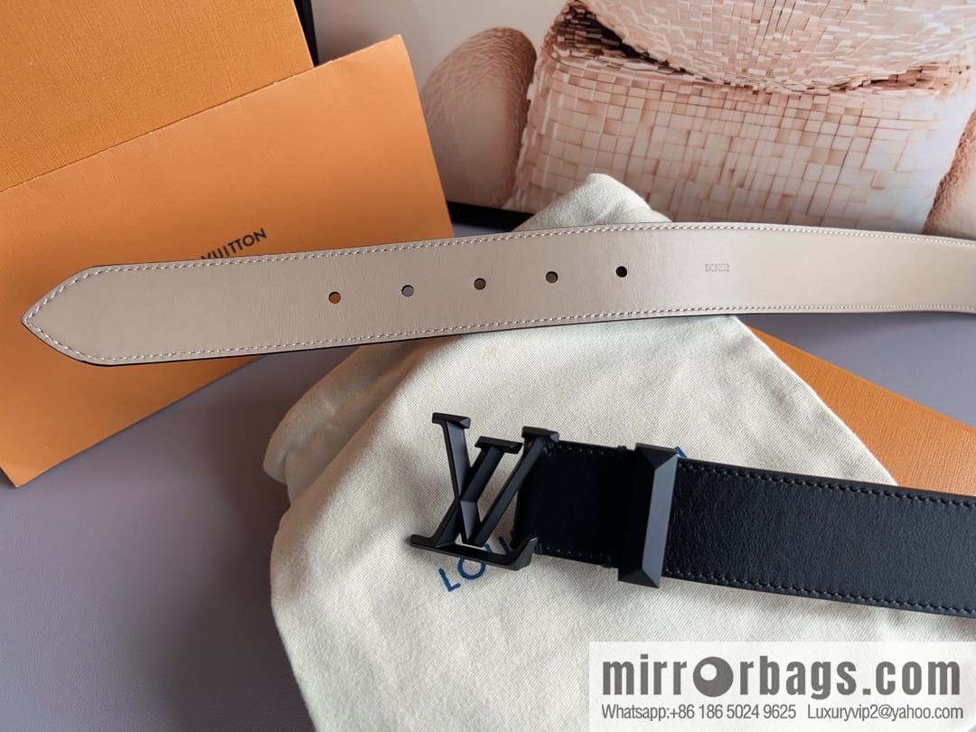 LV/Louis Vuitton, soft cowhide LV Pyramide belt