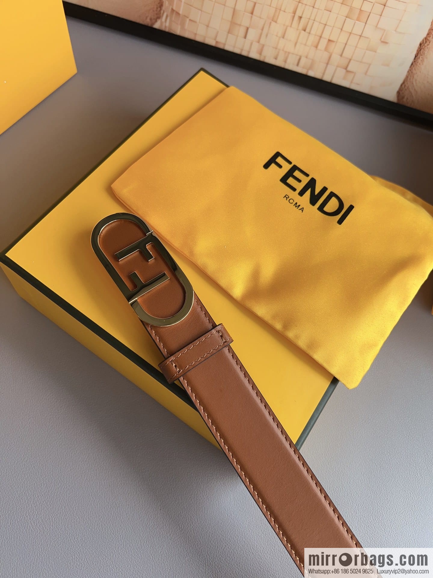 Fendi Fendi, Ladies 3.0cm Corresponds to Logo Metal Buckle Cowhide Belt