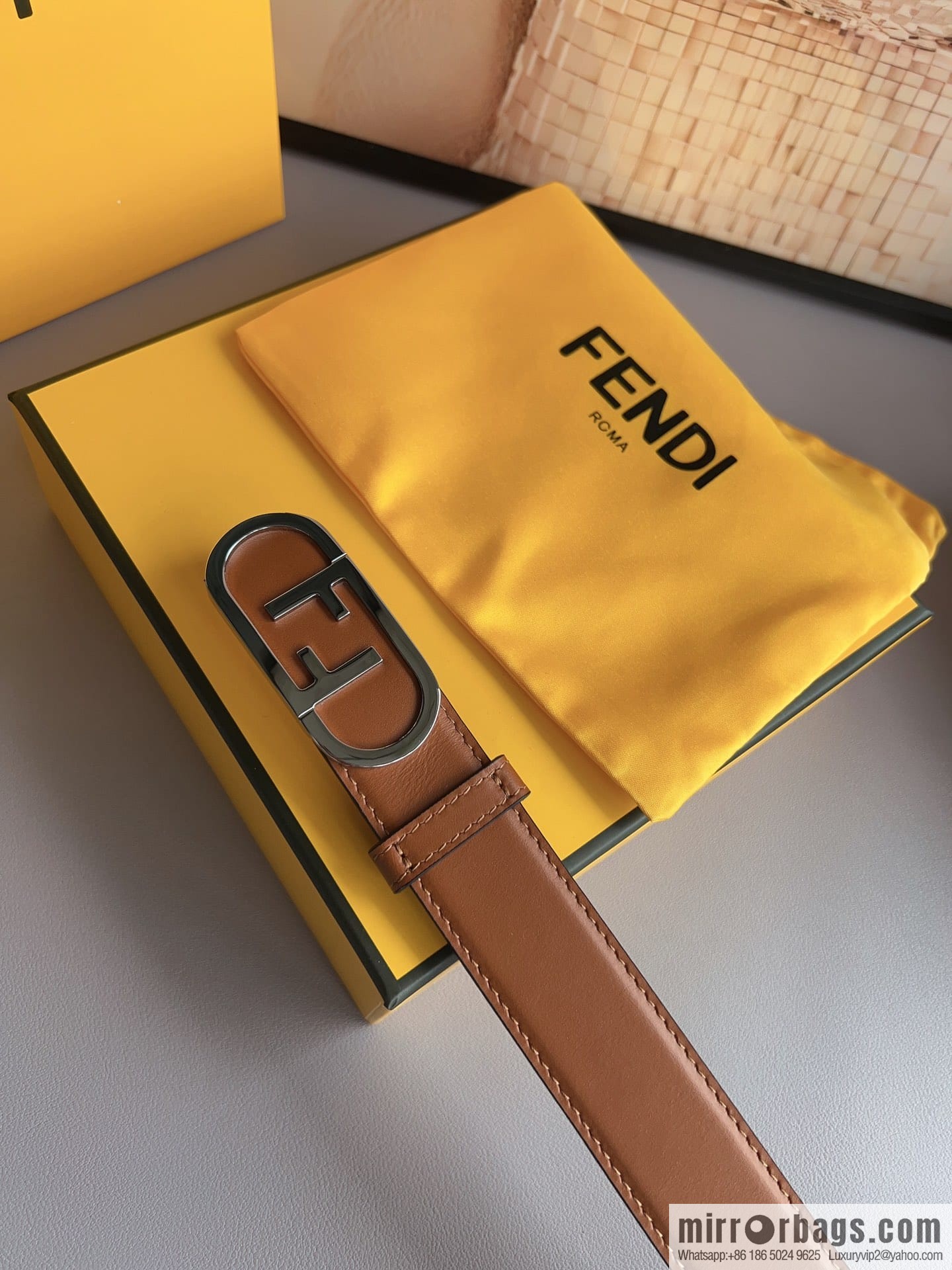 Fendi Fendi, Ladies 3.0cm Corresponds to Logo Metal Buckle Cowhide Belt
