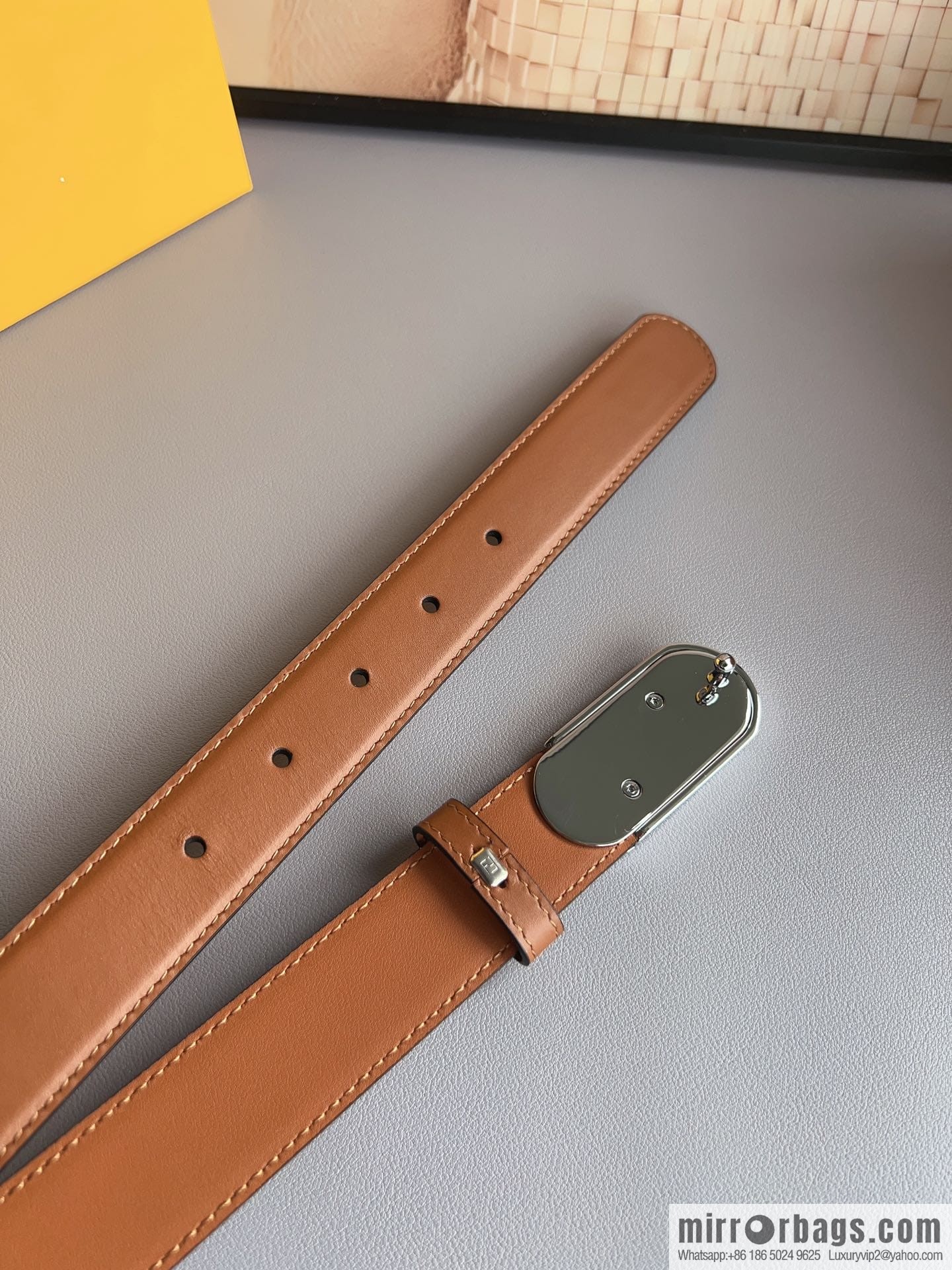 Fendi Fendi, Ladies 3.0cm Corresponds to Logo Metal Buckle Cowhide Belt