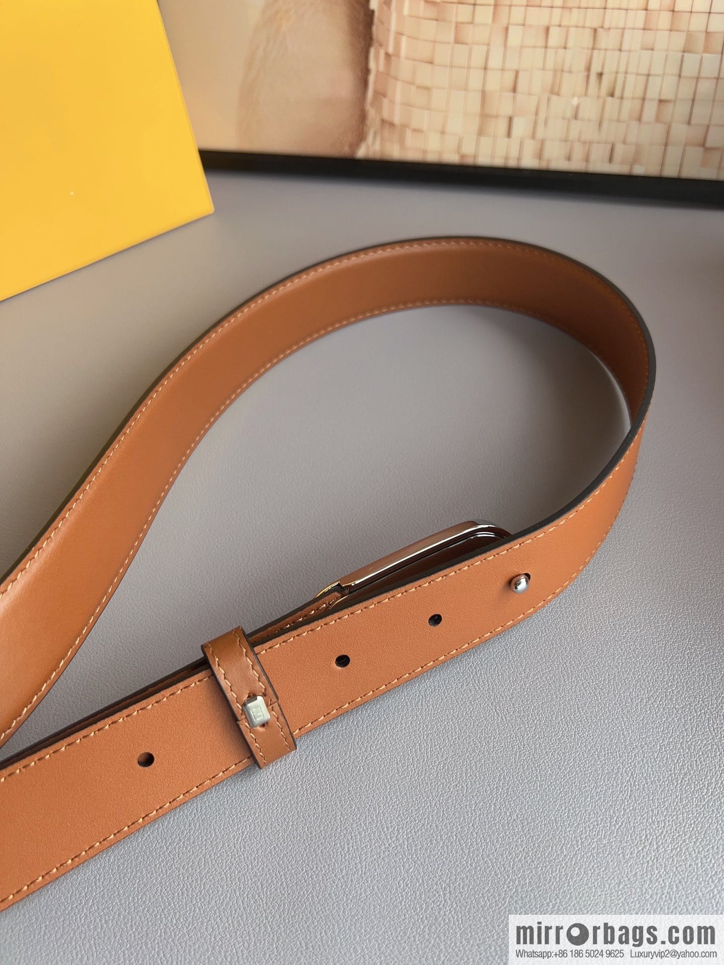 Fendi Fendi, Ladies 3.0cm Corresponds to Logo Metal Buckle Cowhide Belt