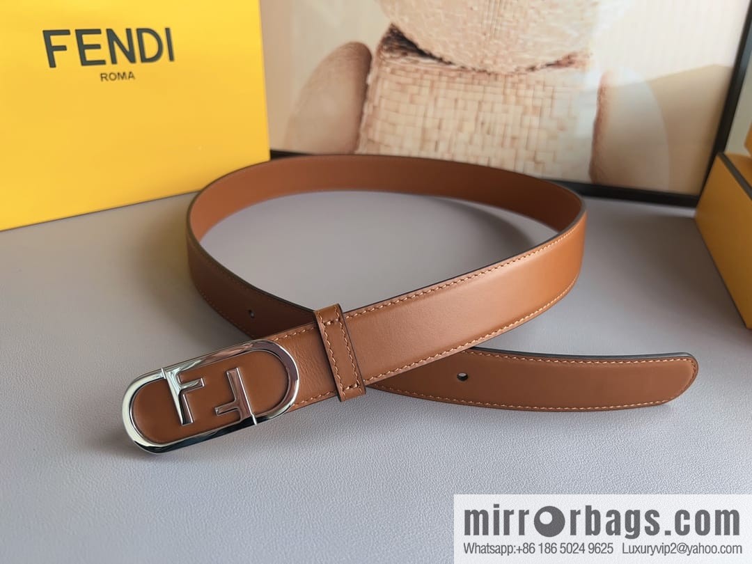 Fendi Fendi, Ladies 3.0cm Corresponds to Logo Metal Buckle Cowhide Belt