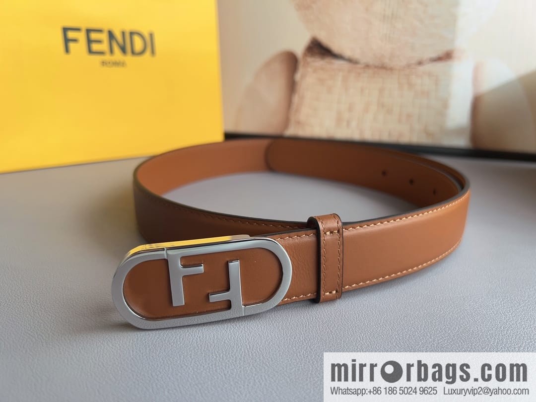 Fendi Fendi, Ladies 3.0cm Corresponds to Logo Metal Buckle Cowhide Belt