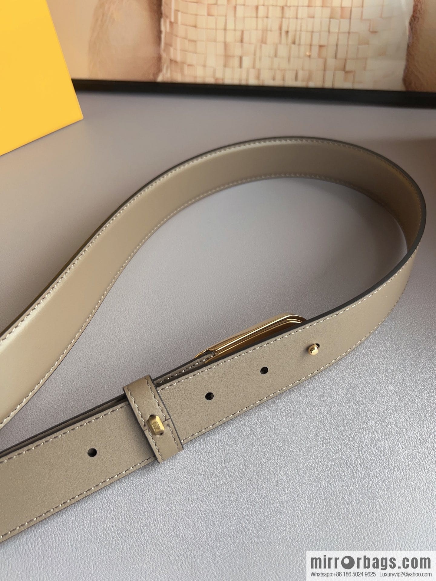 Fendi Fendi, Ladies 3.0cm Corresponds to Logo Metal Buckle Cowhide Belt